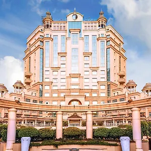 Swissotel Al Murooj ホテル